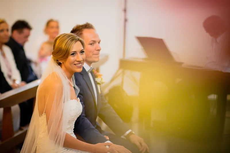 Hühnerhof Gettenbach Hochzeit – Brautpaar Hand in Hand