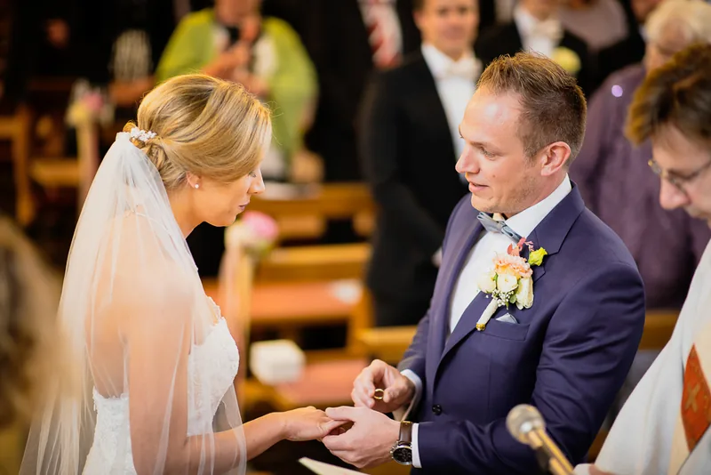 Hühnerhof Gettenbach – romantischer Hochzeitsmoment im Hofgut