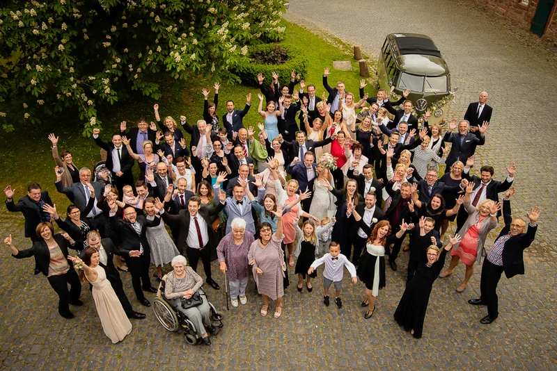 Scheunenhochzeit Gettenbach – Tanz mit Lichterketten in der Scheune