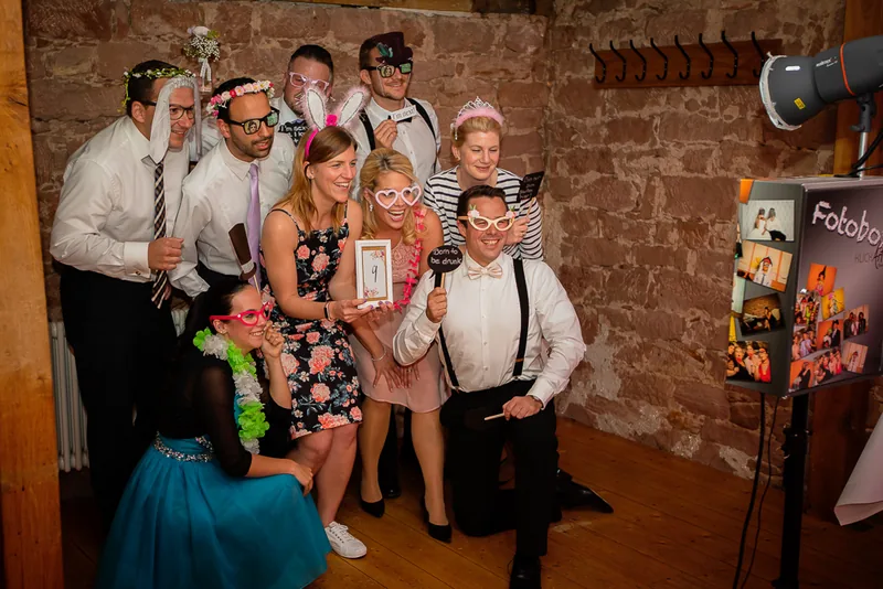 Scheunenhochzeit Hessen – Hühnerhof Gettenbach im Abendlicht