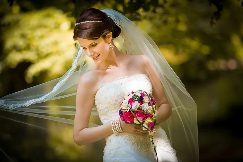 Hochzeit im Brockenhaus Hanau – Brautpaar in individueller Eventlocation