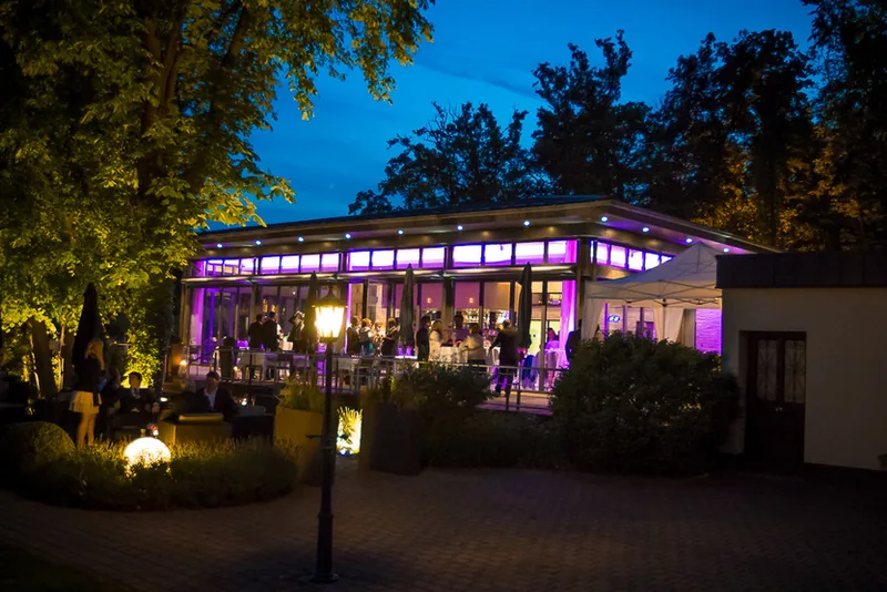 Hochzeit im Rheingau – Burg Schwarzenstein im Sonnenuntergang