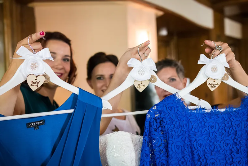 Hochzeit Dippelshof Mühltal – Brautpaar in den Feldern