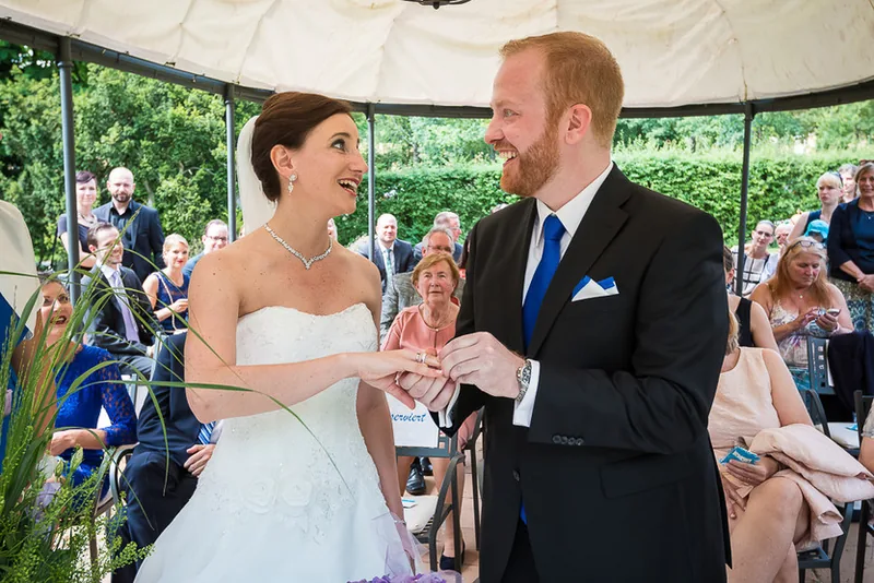 Dippelshof – romantischer Hochzeitsmoment im Hofgut