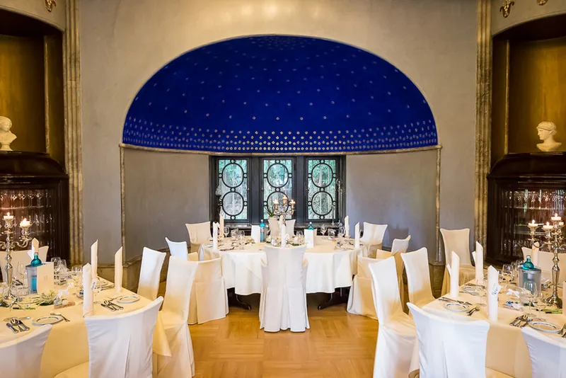 Dippelshof – romantischer Hochzeitsmoment im Hofgut