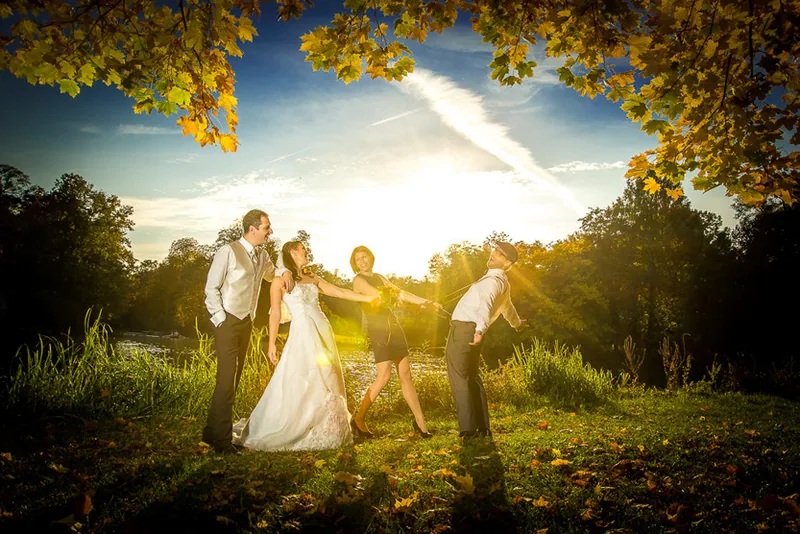 Hochzeit auf dem Hühnerhof in Gettenbach – Brautpaar im Innenhof