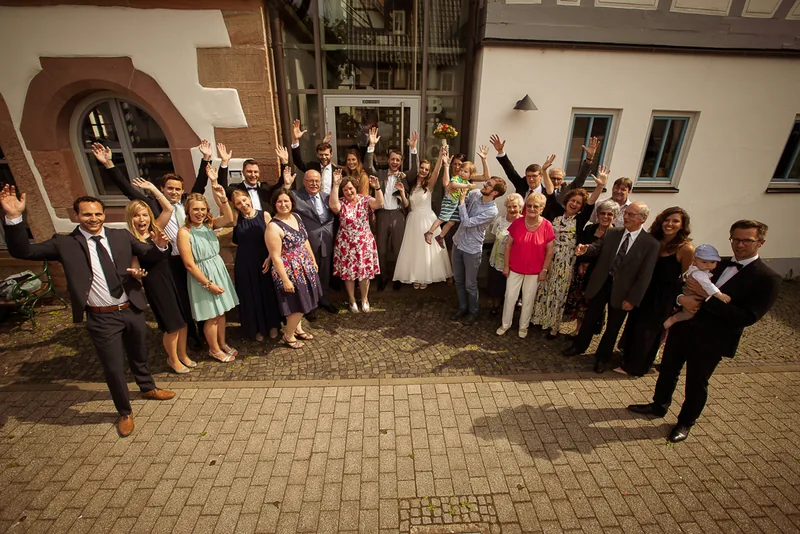 Schönbusch Aschaffenburg Hochzeit – romantischer Moment am See