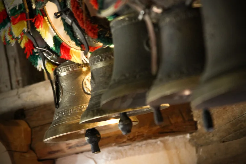 Almhochzeit Tirol – Festtafel in der Berghütte