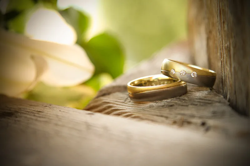 Hochzeit Tirol Alpen – Brautpaar lacht in der Höhe