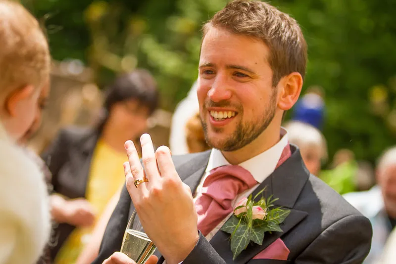 Hochzeit auf Schloss Freudenberg in Wiesbaden – Brautpaar im Schlosspark