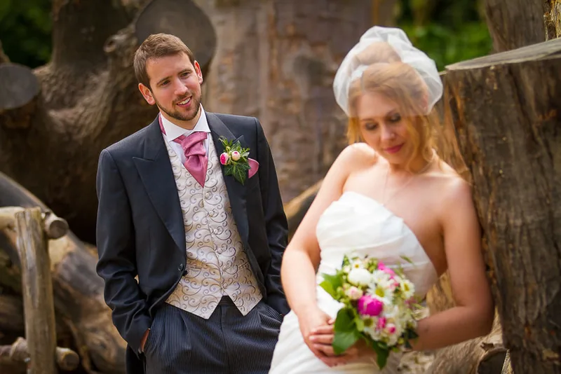 Hochzeit Schloss Freudenberg – Brautstrauß im Schlosspark