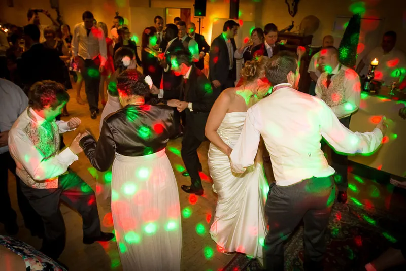 Hochzeit auf Schloss Freudenberg Wiesbaden – Sektempfang im Park