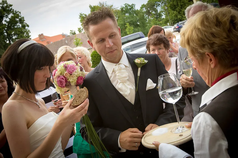 Hochzeit Blankenburg Harz – Brautpaar vor dem Schlosshotel