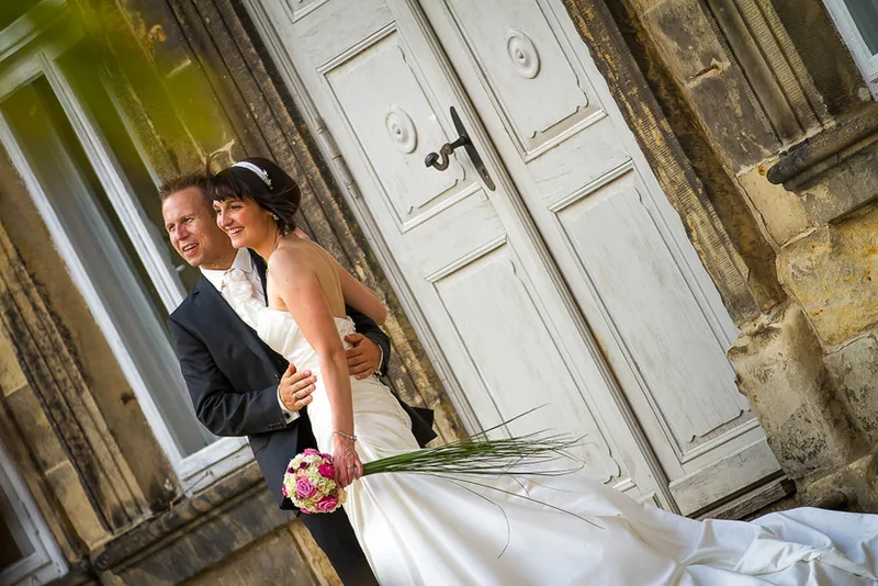 Schlosshotel Blankenburg – romantischer Moment des Brautpaars