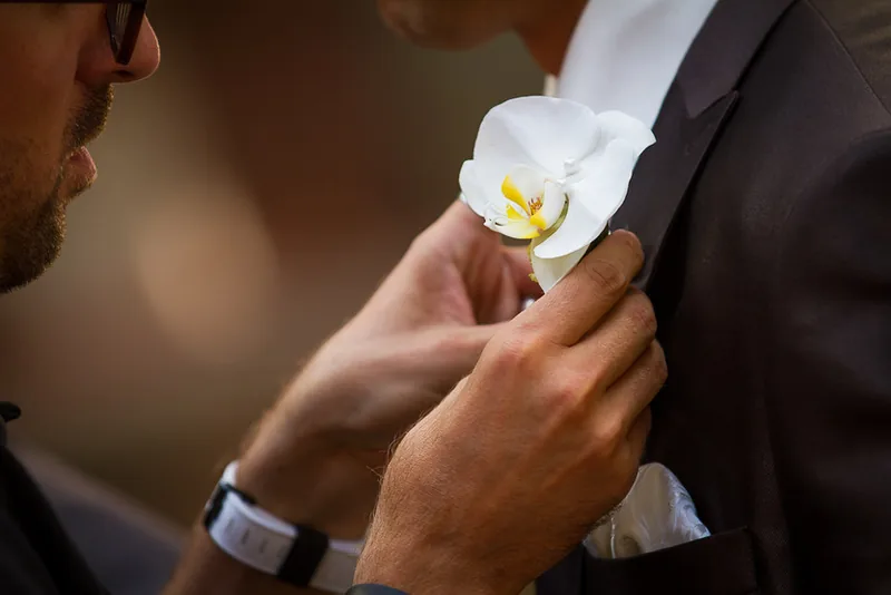 Hochzeit in Seligenstadt – Brautpaar vor der Einhard-Basilika