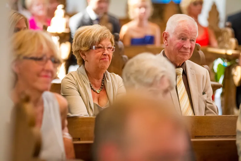 Hochzeitsfotograf in Seligenstadt – Brautpaar am Mainufer