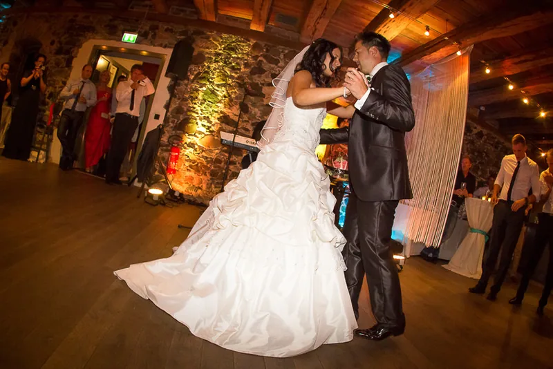 Hochzeit Seligenstadt – Brautpaar in der Altstadt